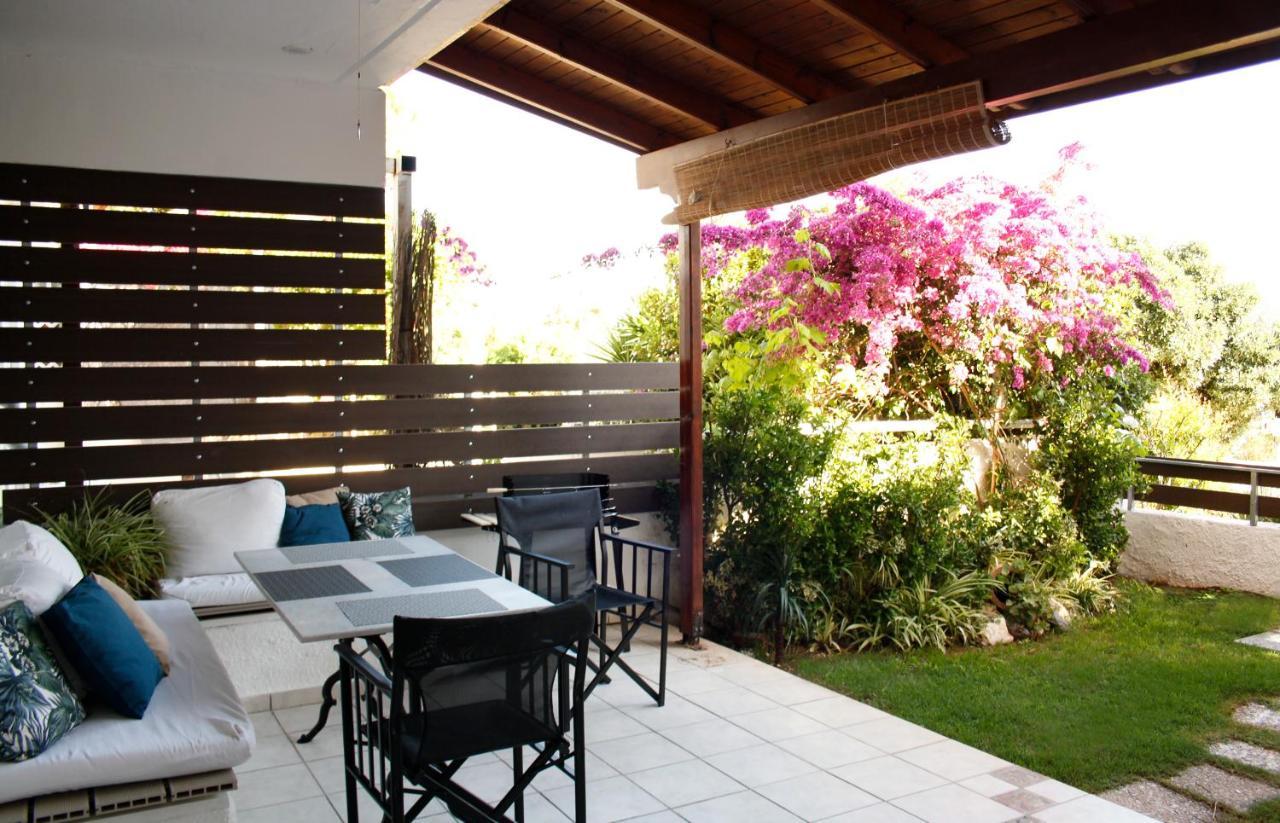 Beachfront Garden Apartment- Atlas Complex Loutráki Buitenkant foto